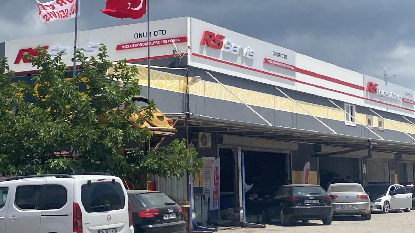 Onur Oto Özel Servis logosu
